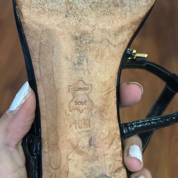 Tory Burch black low heels with gold hardware strap T strap size 10 patent leath - Picture 6 of 9